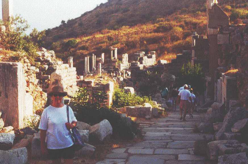 Ephesus_2.jpg (64847 bytes)