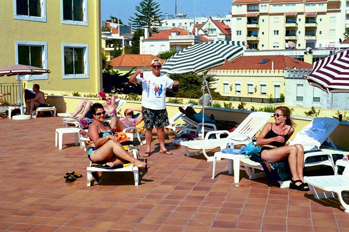 pool.jpg (300960 bytes)