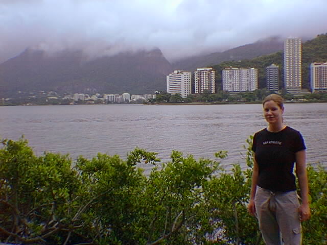 LagoaSteph.jpg (55165 bytes)