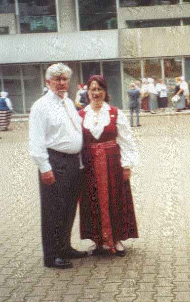 SongFest_1.jpg (34828 bytes)